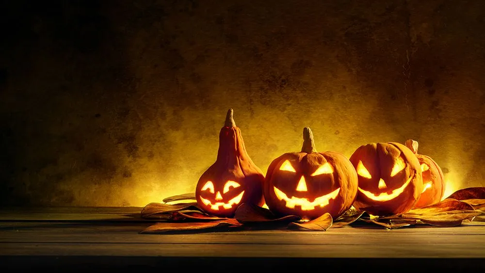 Carving pumpkins is an essential part of Halloween festivities (Credits: wirakorn/Freepik)