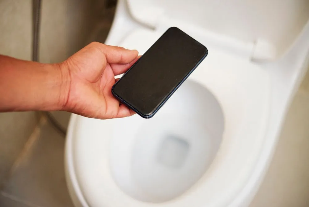 Are Mobile Phones Really 10 Times Dirtier Than Toilet Seats?