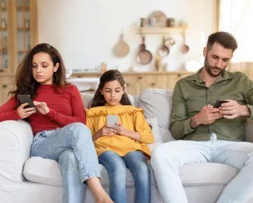 Are Smartphones Friends Or Foes In Relationships?