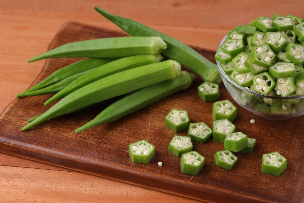 Okra pods contain a slimy mucilage (Credits: Aala Images/Freepik)