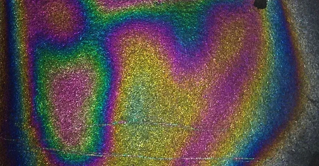 Interference patterns from a thin film of nail polish on a cardboard. (Credits: Tafaltens/Wikimedia Commons)